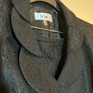 Le Suit Black imprint skirt suit